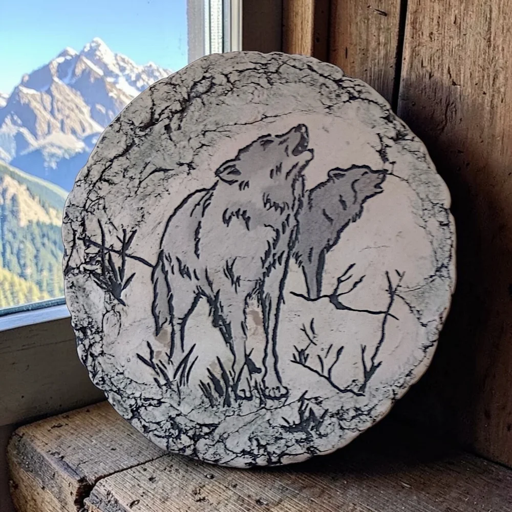 Shapes of Clay Wolf Howling Plaque Decor Round Hand Painted Mt St Helens Ash Vtg